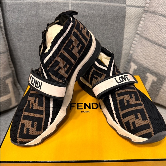 Fendi Slip On - Picture 2 of 5
